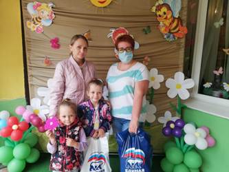 Представители депутатского корпуса поздравили жителей Заводского района с Международным днем защиты детей